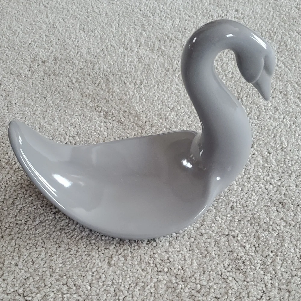 Elegant Swan Towel Holder